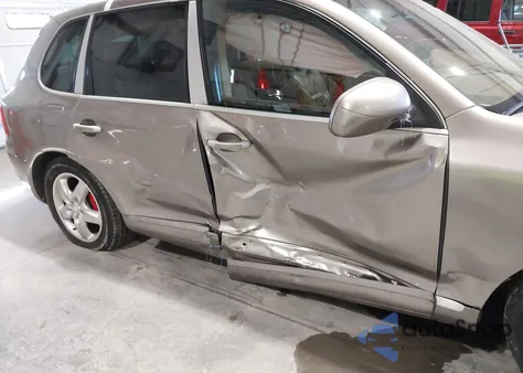 2004 Porsche Cayenne Turbo z USA, uszkodzony, nr VIN WP1AC29P94LA91103